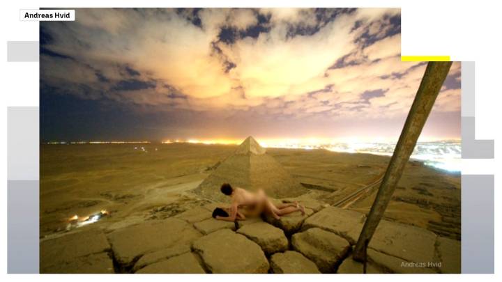 VÍDEO: Detienen en Egipto a tres turistas por hacerse fotos desnudos en las pirámides