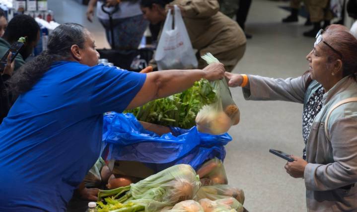 For a Good Cause: Long Beach community shows up for neighbors in need this Thanksgiving