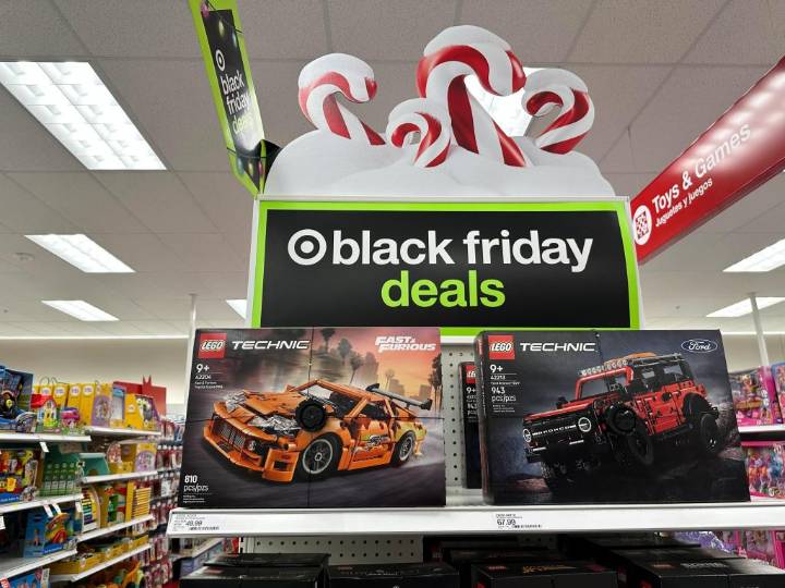 Minoristas de EEUU esperan comienzo positivo para la temporada navideña con el Black Friday