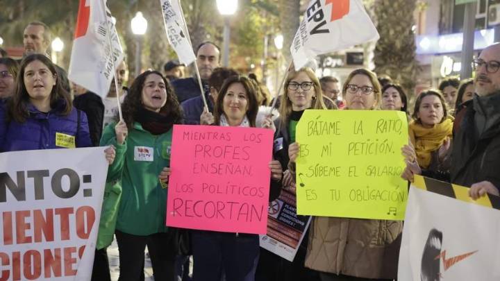 Avalancha de reclamaciones de los profesores para cobrar la paga extra completa