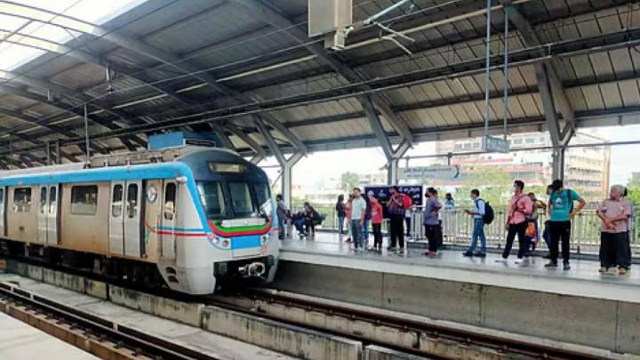 Hyderabad Metro revised its schedule, last train at 11 pm