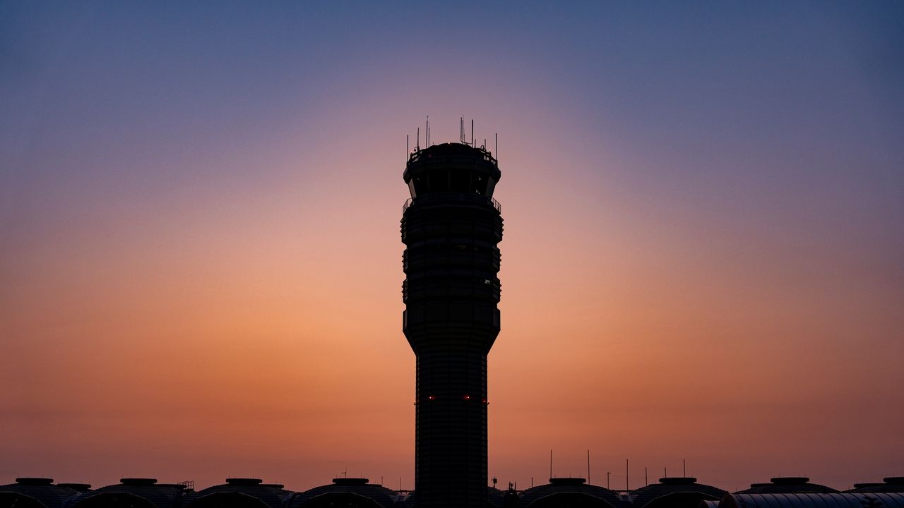 Reported threat halts flights at Washington's Reagan airport for a time