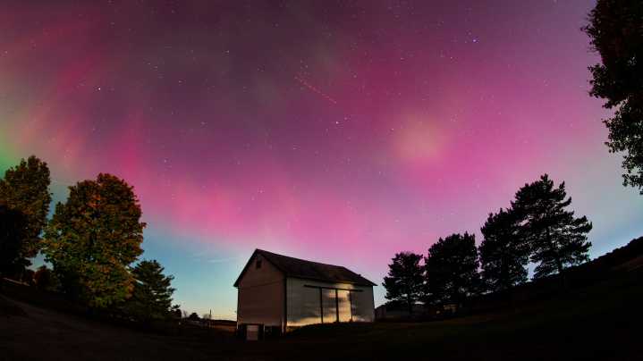 Auroras illuminate Michigan, Midwest skies. Photos shared social media