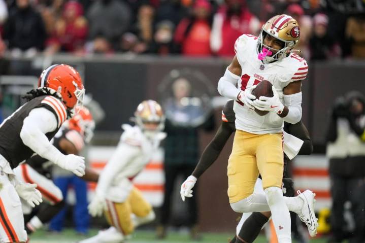 Purdy lidera a 49ers en victoria 26-8 sobre Browns arruinando debut de Sanders en casa – Chicago Tribune