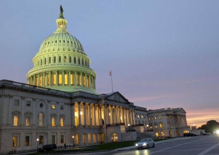 Vets, civilians decry Mark Kelly treason investigation