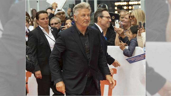 Se estrena en España la película en la que Alec Baldwin mató accidentalmente a una persona