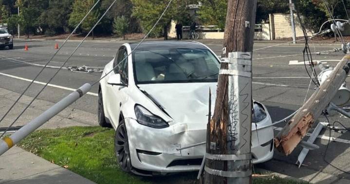 Suspected DUI crash leads to power outage in Santa Rosa; driver arrested