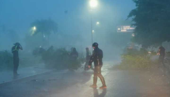 Alerta por lluvias intensas en varios departamentos de Colombia ante el avance del huracán Rafael