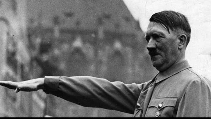 El misterioso síndrome que habría tenido Hitler en torno a su desarrollo sexual: ¿qué descubrió el análisis de su ADN?