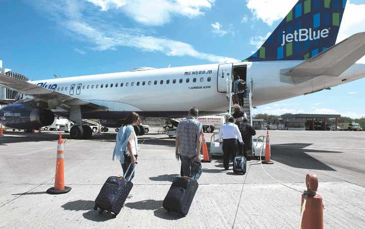 Cancelan vuelos por falta de controladores por el cierre gubernamental más largo de su historia