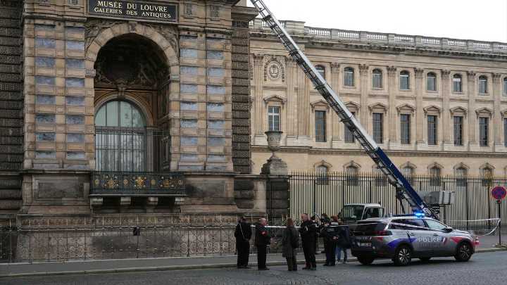 Nuevos detalles sobre el robo del Louvre: inculpan a una mujer de 38 años como cómplice