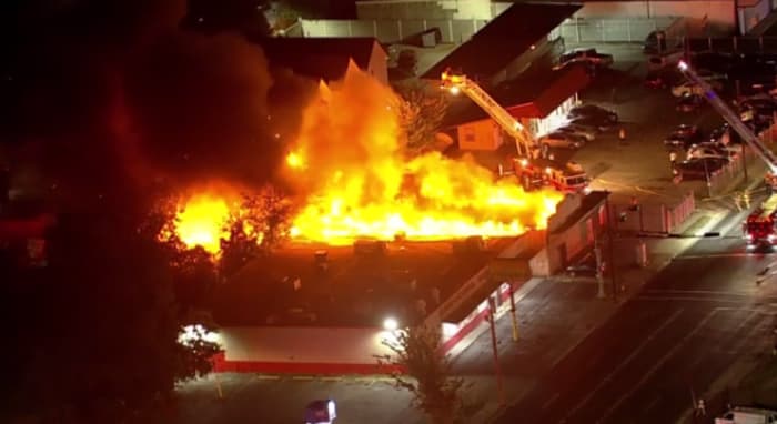 Firefighters at scene of large fire at vacant building in Houston’s East End