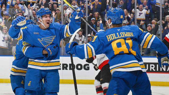 Blues score 3 in 3rd period to rally past Senators