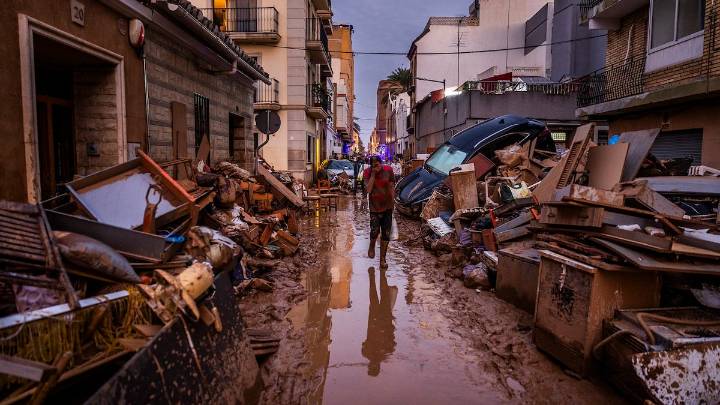 Las angustiosas llamadas de los ancianos fallecidos en la dana: “Estoy subida al sofá, pero el agua sigue entrando”