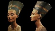 Tras inaugurar el ‘Museo de Faraones’, Egipto reaviva la disputa con Alemania por el busto de Nefertiti: “Ya la tuvieron suficiente”