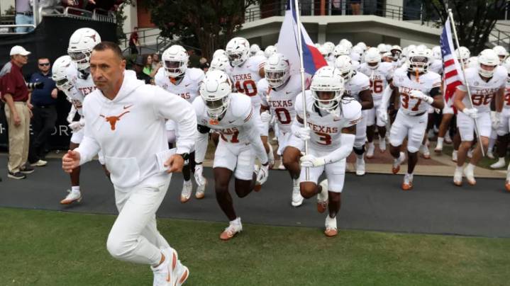 Longhorns score twice on the recruiting trail following Week 14 win