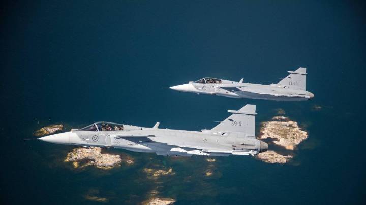 Colombia firmó acuerdo de adquisición de aviones Gripen para la Fuerza Aérea: la flota costará $16,5 billones