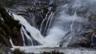 La cascada de O Ézaro, en Dumbría, luce majestuosa