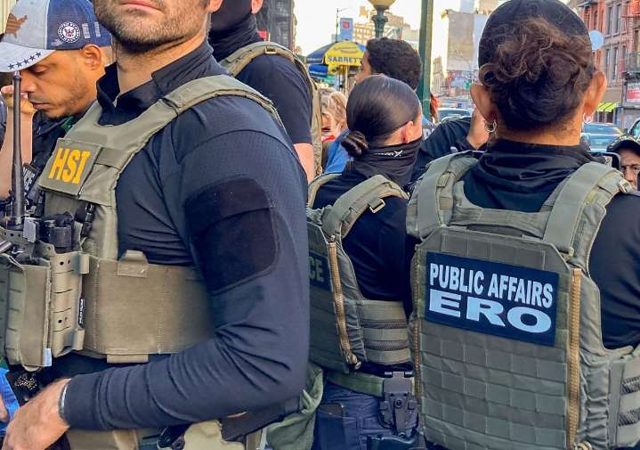 Varios detenidos en protesta contra posibles operaciones de ICE en Chinatown