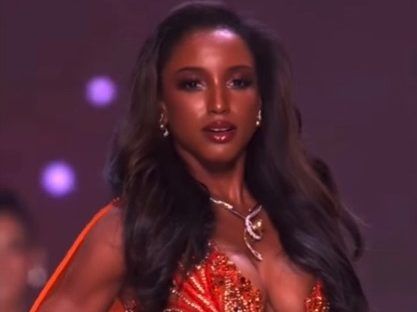 Miss Jamaica falls off stage during Miss Universe event