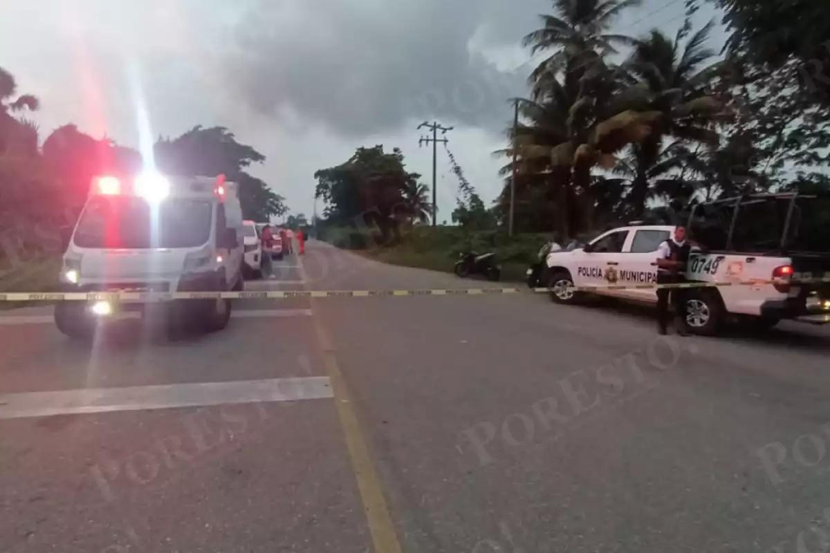 Explosión en planta de Pemex en Atasta provoca evacuación y cierre carretero