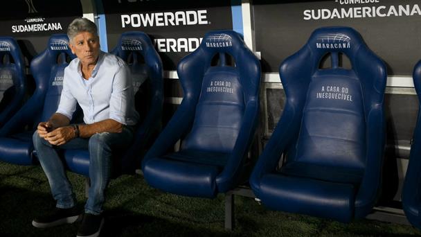 Entrenadores de fútbol, bajo fuego en la guerra de críticas de las redes sociales