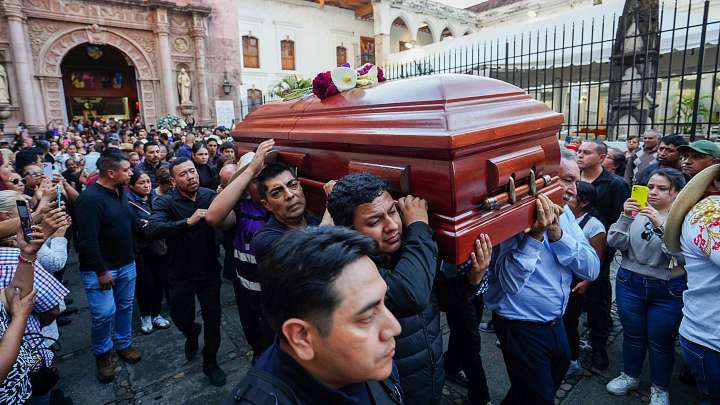 Mensajes Revelan Cómo Mataron a Carlos Manzo: 'El Licenciado' Ordenó Ultimarlo 'A Como Dé Lugar'