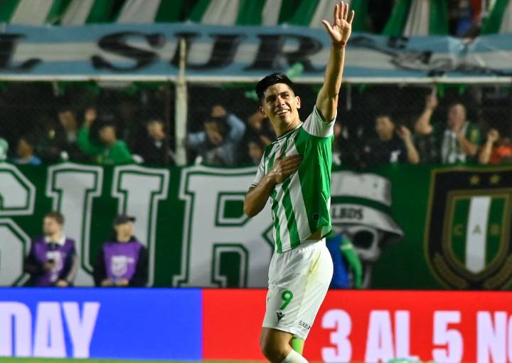 El patrón del Sur. Como Papelito Fernández y el Pelado Silva: Banfield le hizo un homenaje a Falcioni con un gol de otra era