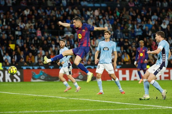 El Barcelona golea al ritmo de Lewandowski en Balaídos