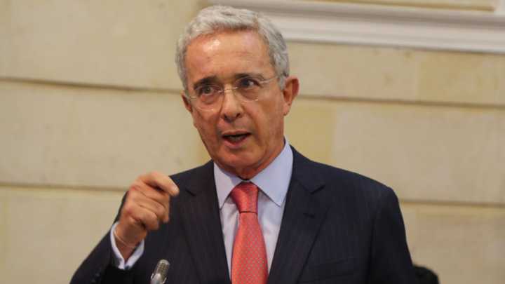 Uribe propone ley de amnistía para militares involucrados en el Palacio de Justicia