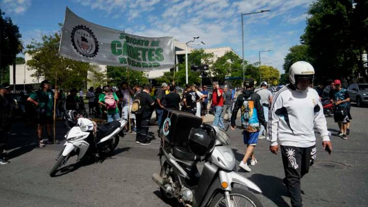 Cadetes protestaron por la detención de un colega que quedó imputado por un robo
