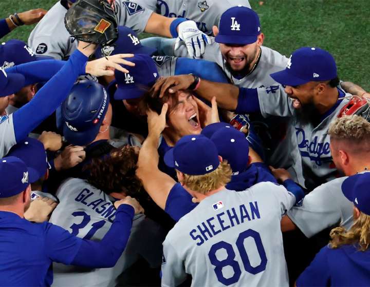 Yoshinobu Yamamoto, MVP de la Serie Mundial de Béisbol