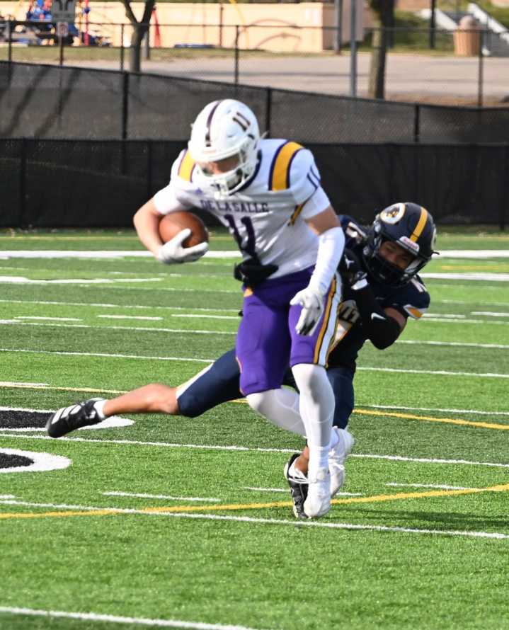 DeWitt explodes for 34 second-half points to knock off Warren De La Salle