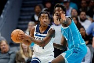 Julius Randle scores 30 as Timberwolves beat Hornets