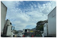 Kilométrica fila provoca intenso tráfico en la caseta de Plan de Barrancas rumbo a Guadalajara