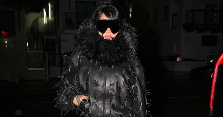 Rihanna's Mask Sunglasses Complete Edgy All