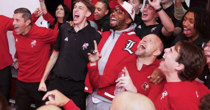 CRAWFORD | Dislocated finger, relocated pride: Kelsey, Louisville celebrate win over Kentucky