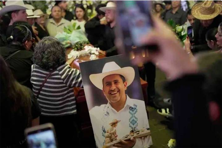 Detienen a siete escoltas por asesinato de alcalde en México
