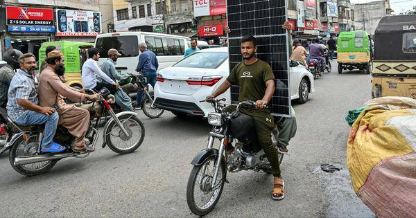 Pakistan outruns neighbours in solar power race