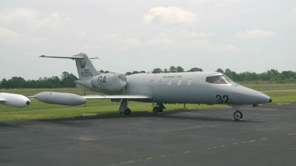 Un jet procedente de Canadá da vueltas durante hora y media sobre el Cantábrico antes de poder aterrizar en Bilbao