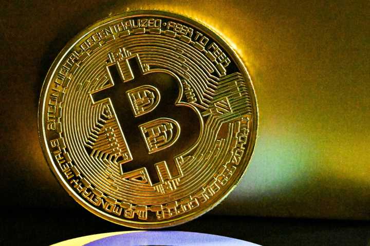 Protect Your Wealth With Bitcoin: Kiyosaki Signals Beginning Of 'Massive Crash'