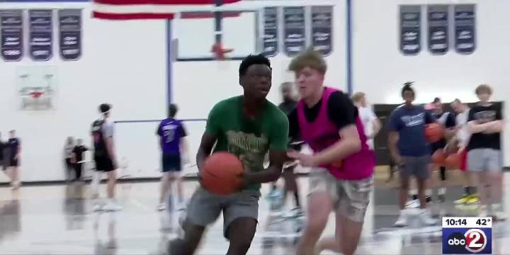 Menasha community faces off against first responders in basketball tournament for free turkey