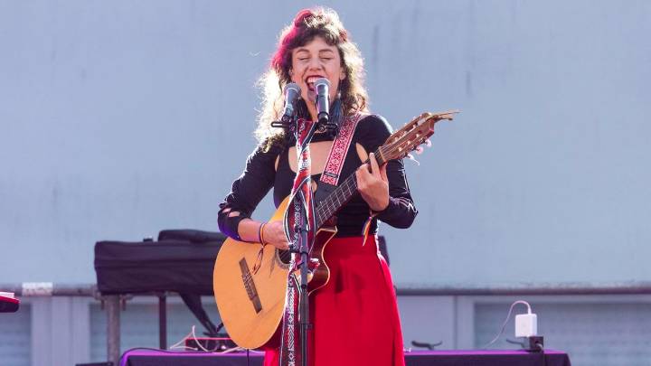 Catuxa Salom, sobre su primeiro LP: «Son unha mestura de moitas cousas e creo que 'Caldo' é o resultado do que son eu»