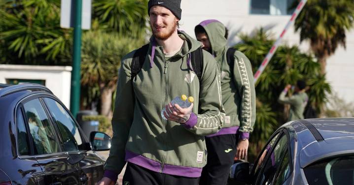 Salida de Málaga a mediodía, llegada a Mersin de medianoche