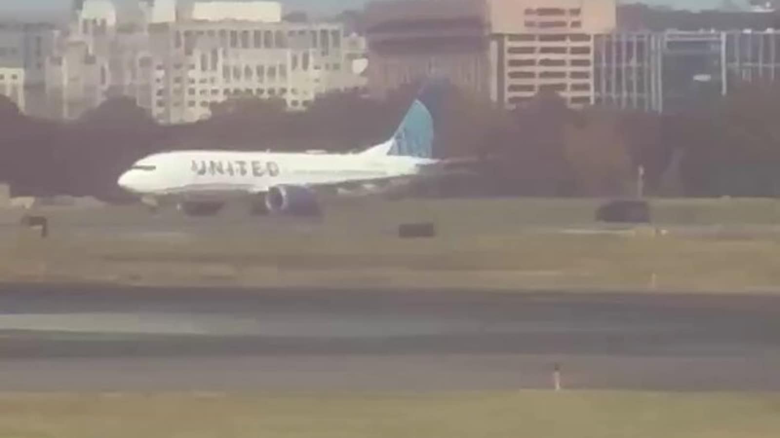 Flight operations at Washington’s Ronald Reagan Airport suspended over bomb threat