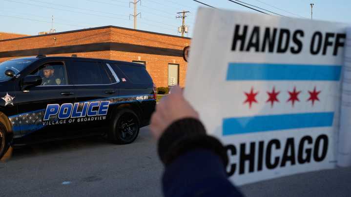 Judge signals hundreds of people detained in Chicago immigration crackdown could be released on bond