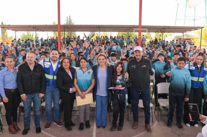 Entrega gobernadora mobiliario y equipo para 36 escuelas de la región noroeste del estado