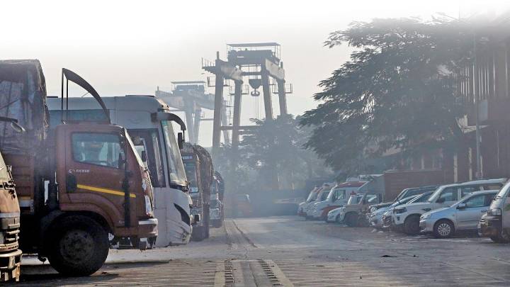 Mumbai: Sion-Wadala left gasping as dust rises post rains