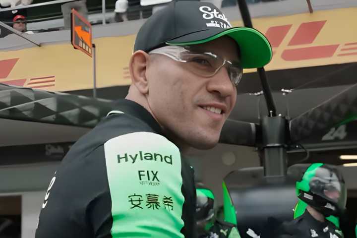 Alex Pereira Receives Pit Stop Demands at São Paulo F1 GP After Flaunting Unreal Grip Strength