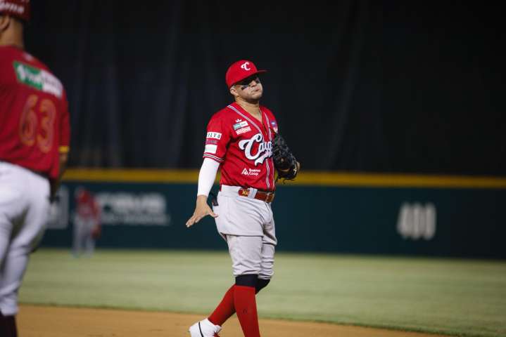 Cangrejeros dominan a Carolina y mantienen el liderato